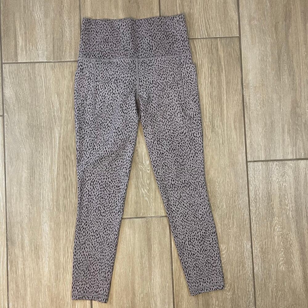 Athleta Salutation Stash Pocket II 7/8 Leggings XS Animal Print Sand Dune Yoga